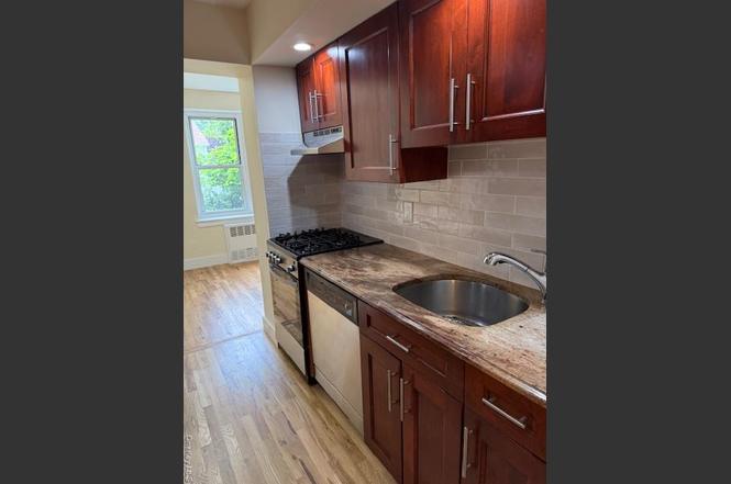 250 W Merrick Rd Unit 2R
