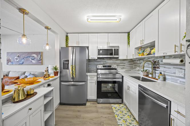 200 Village Green Cir E #202