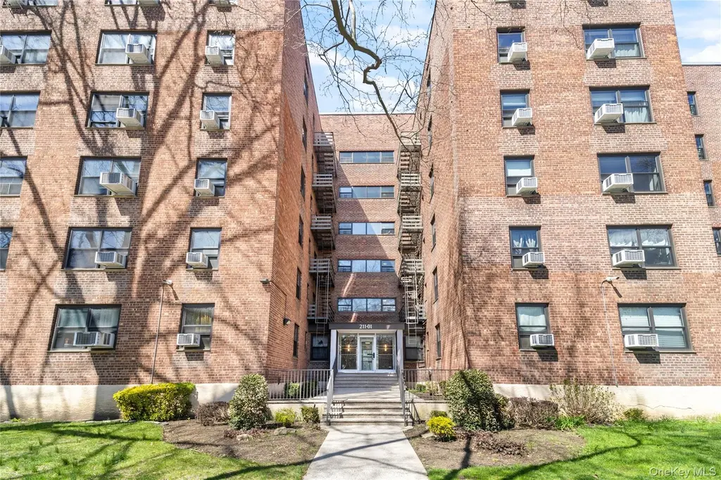 211-01 75th Ave Unit 4O