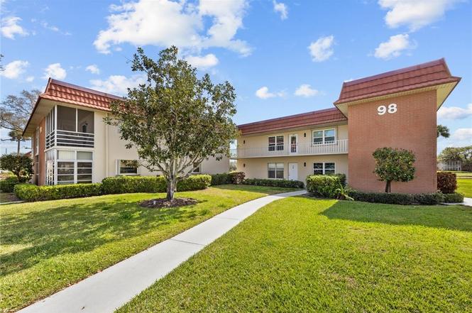 98 Spring Lake Dr #105