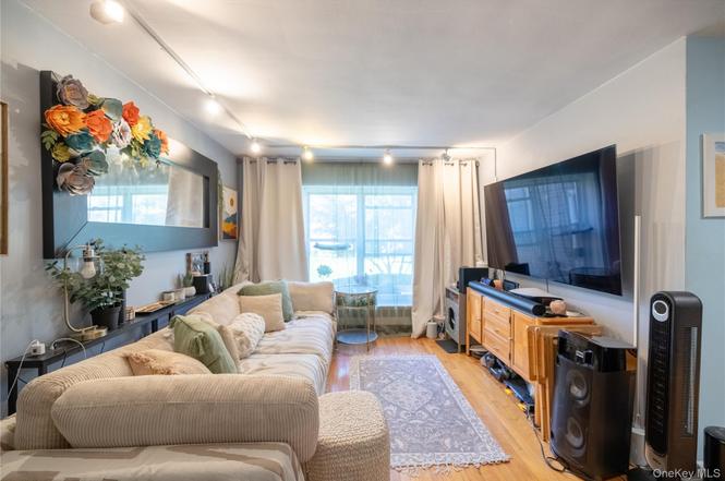 221 Middleneck Rd Unit M-2