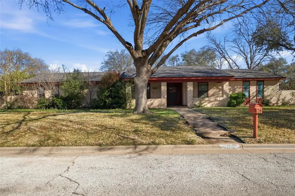 3218 Woodlake Dr