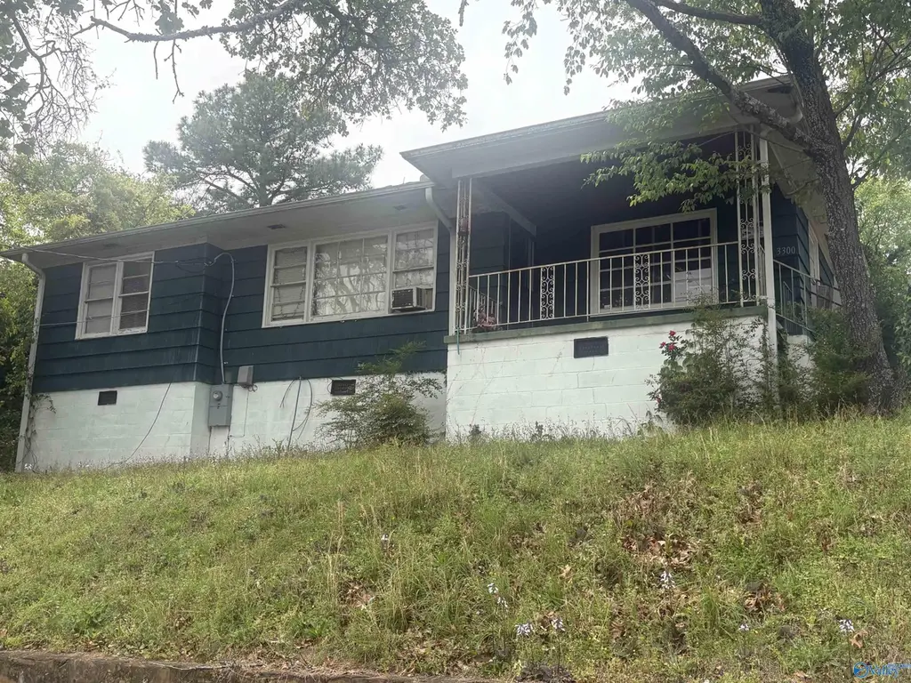 3300 Avenue Q
