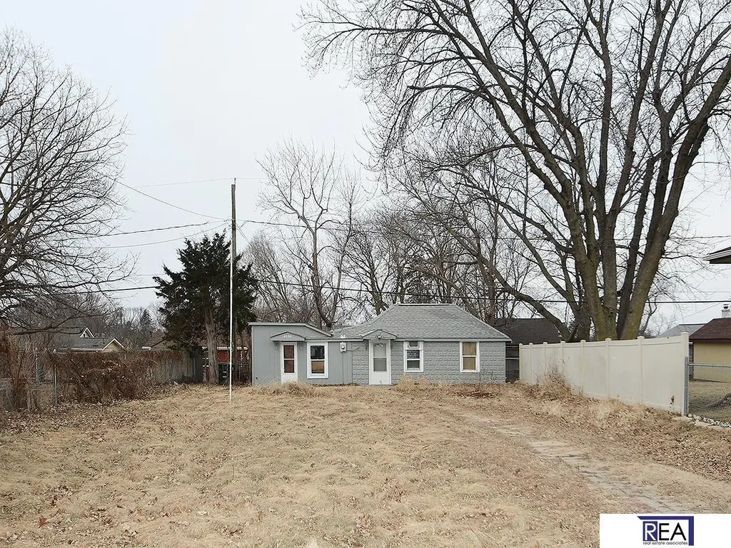 2330 N 69 St