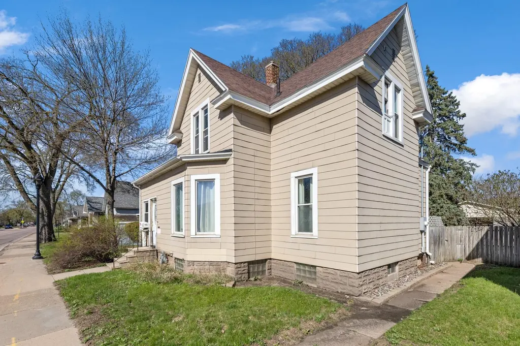 1312 George St