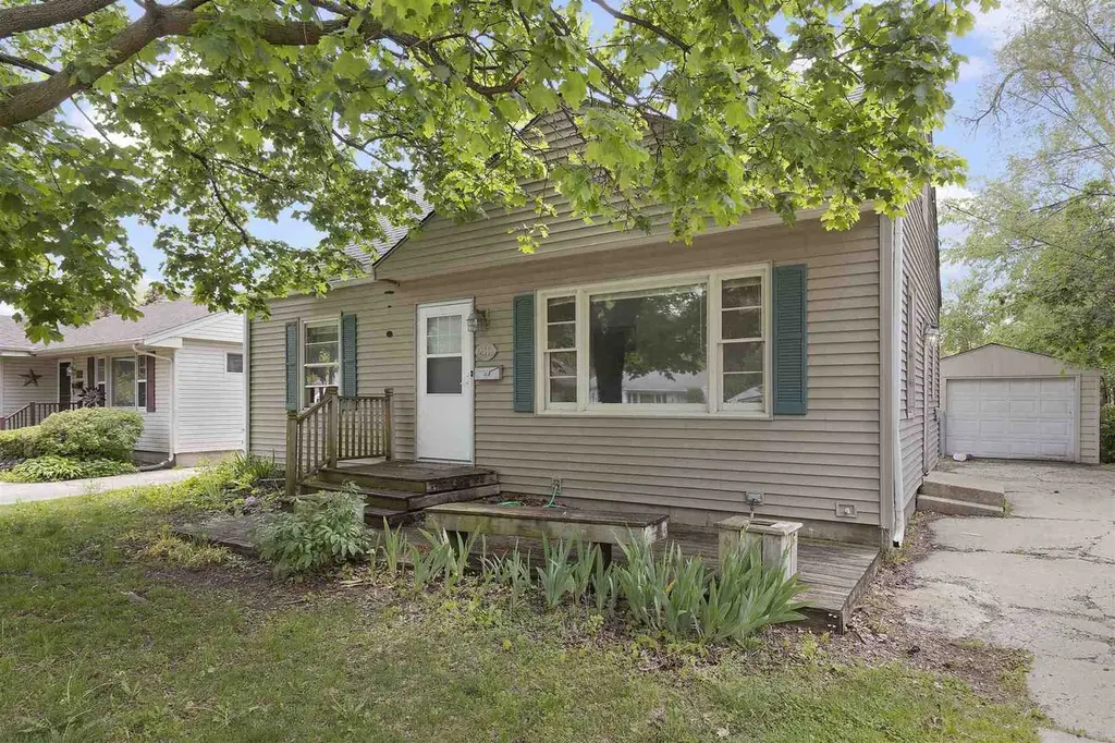 2412 Midway Dr