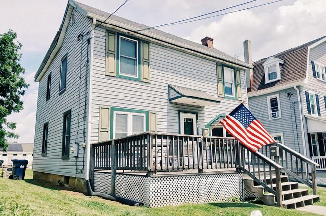 219 E South St