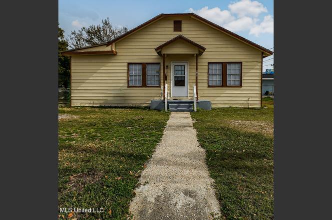 4718 Main St