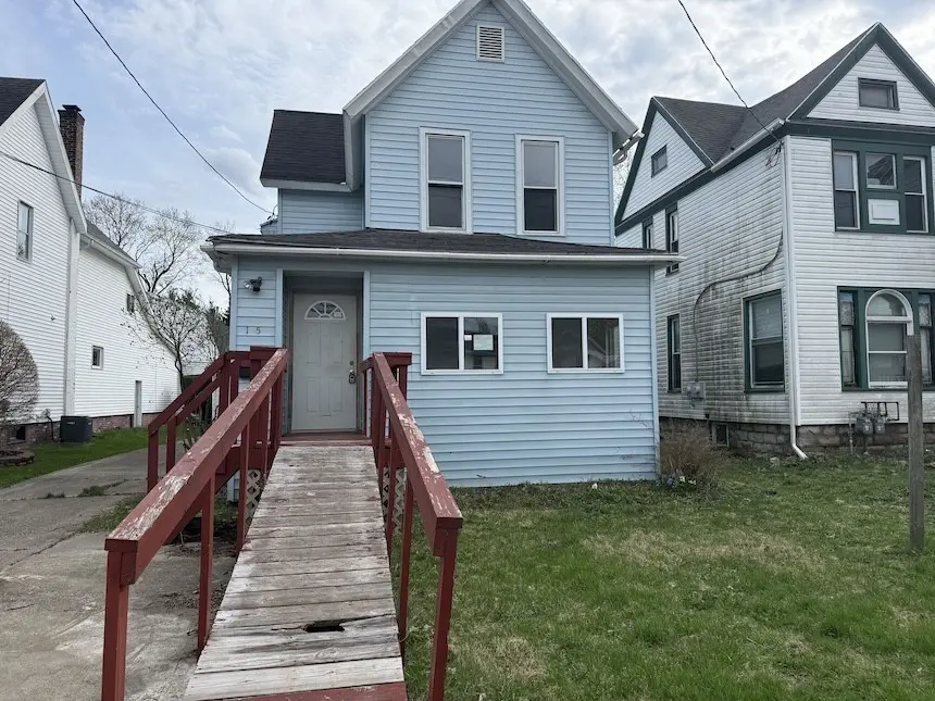 15 Maple St