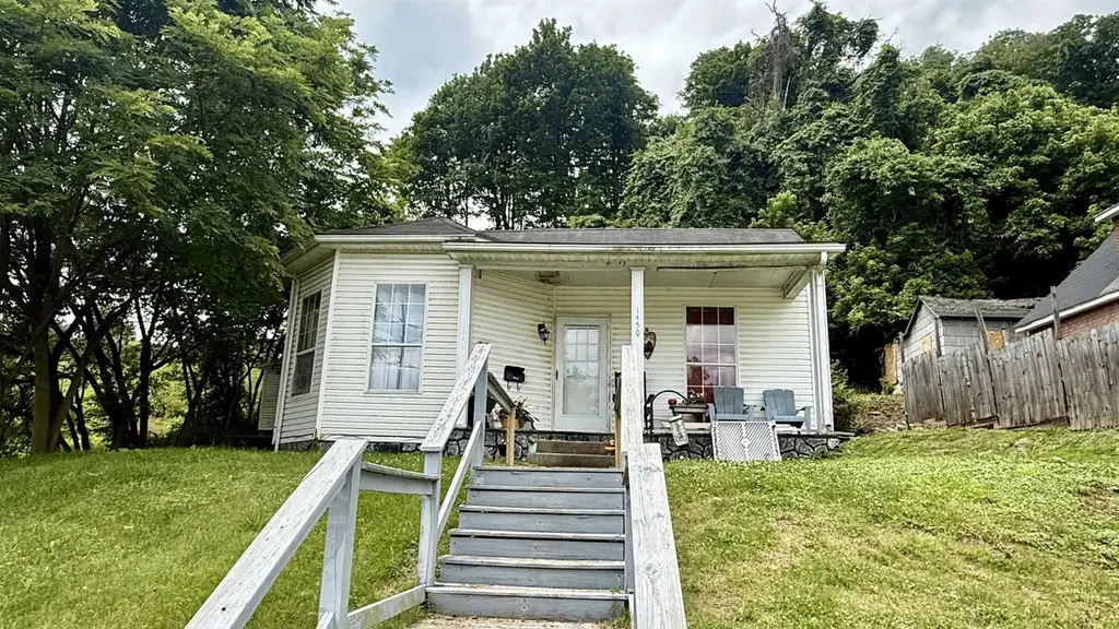 1450 Center St