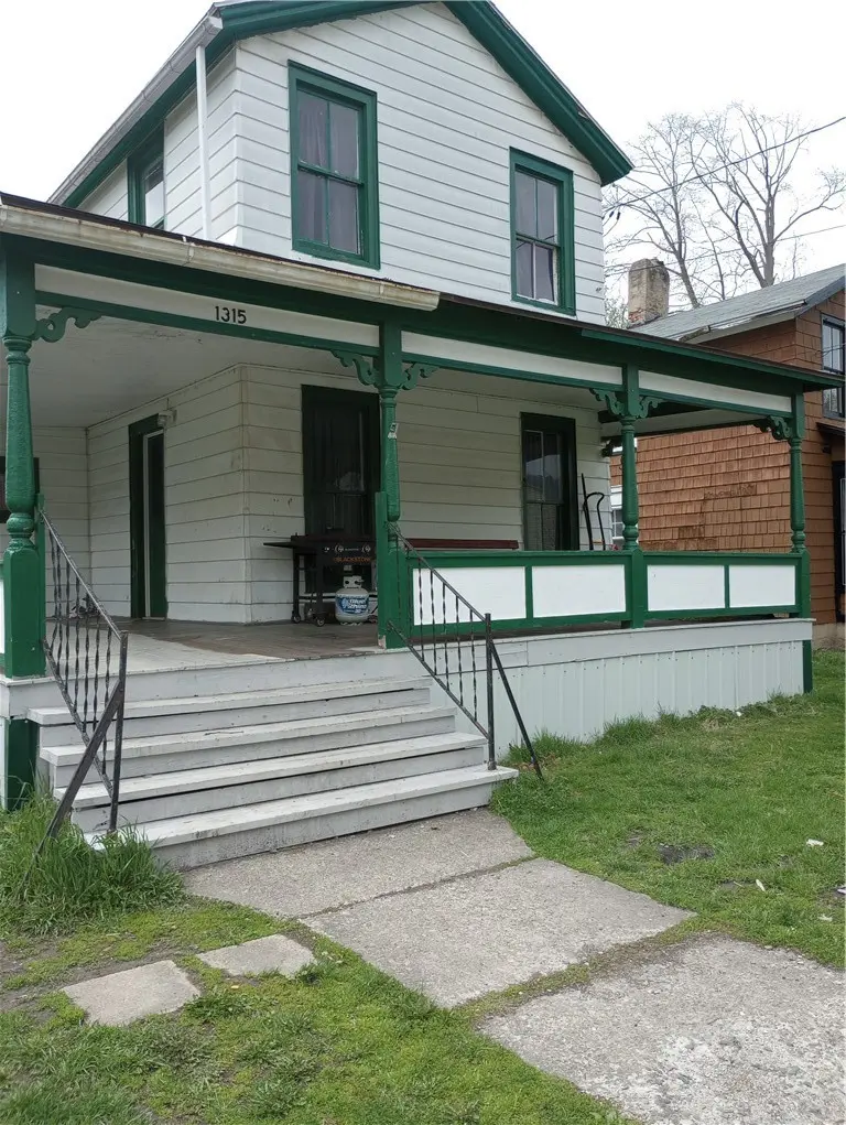 1315 Hall St
