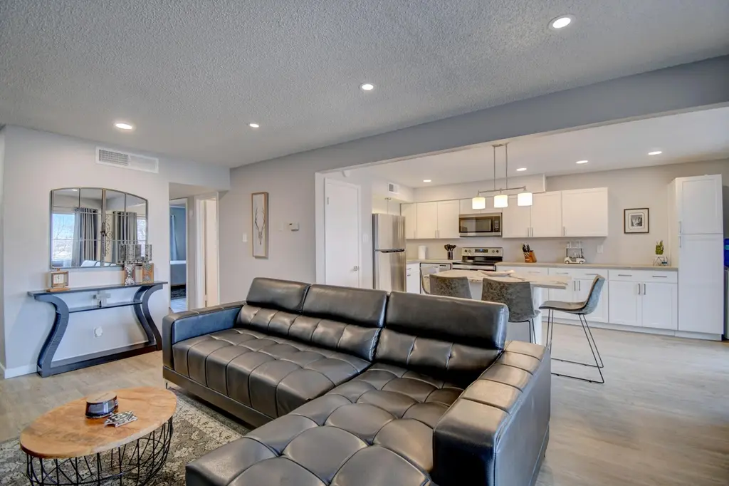 4713 Country Club Ln NW Unit D-4
