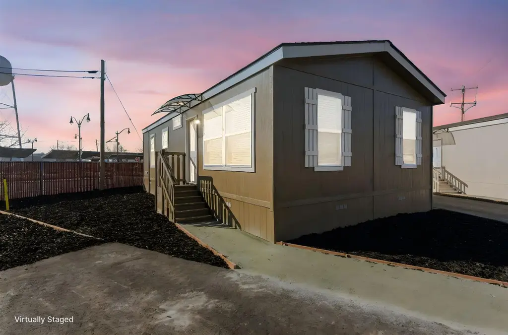 317 Moffat Blvd #21