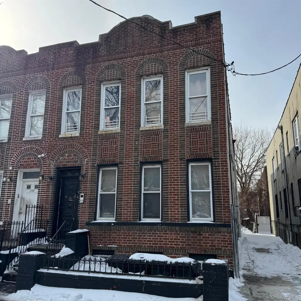 688 Pennsylvania Ave