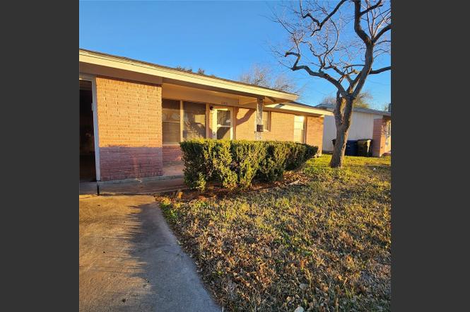 1206 Arnold Dr