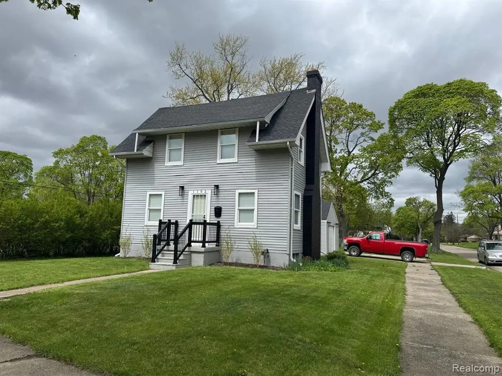 1102 W Dayton St