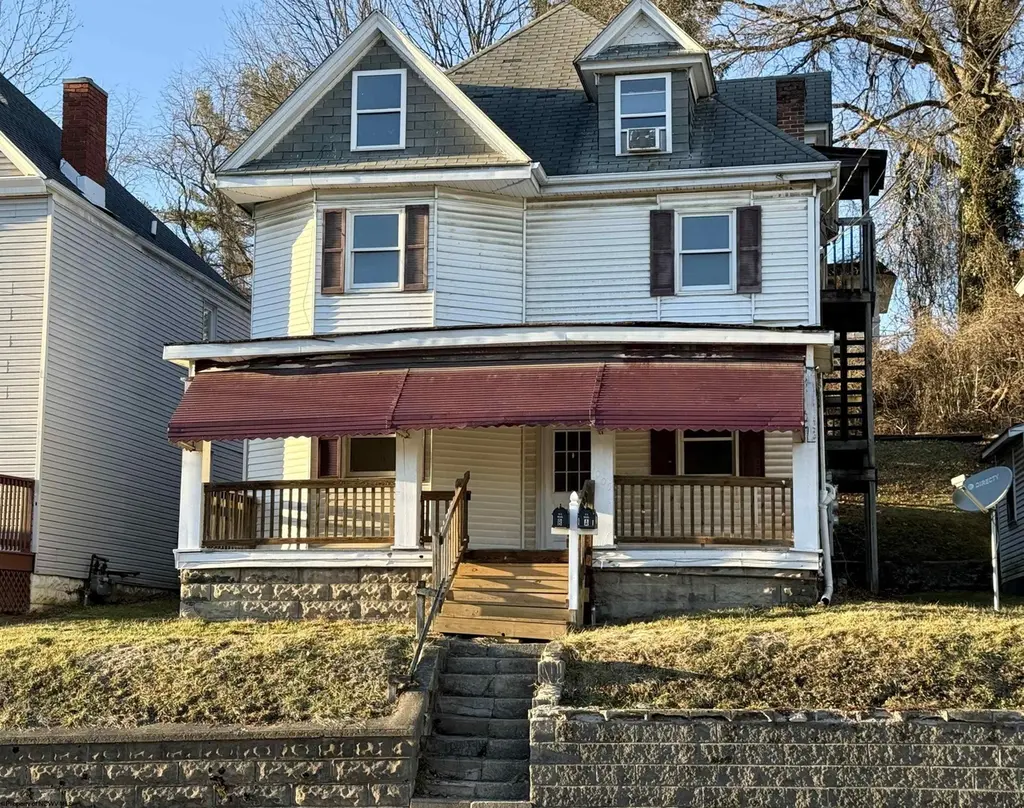 1005 Locust