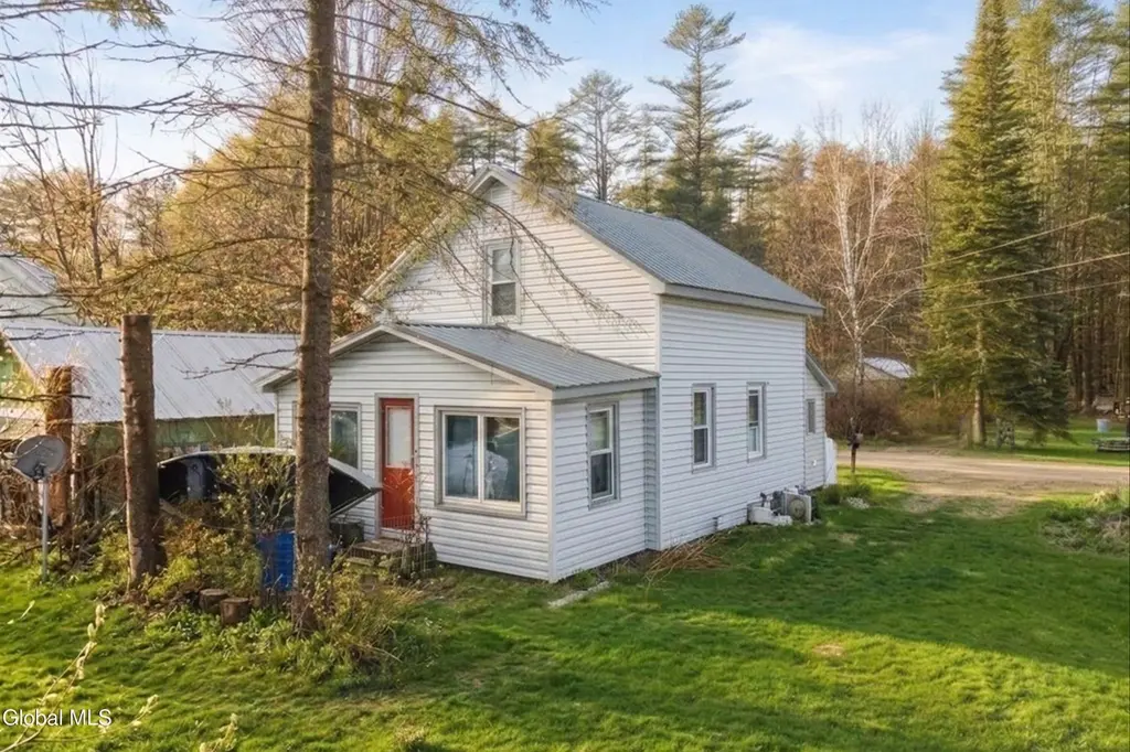 12 Tavern Rd