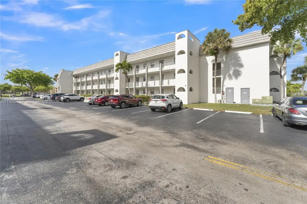 8280 Sunrise Lakes Blvd #301