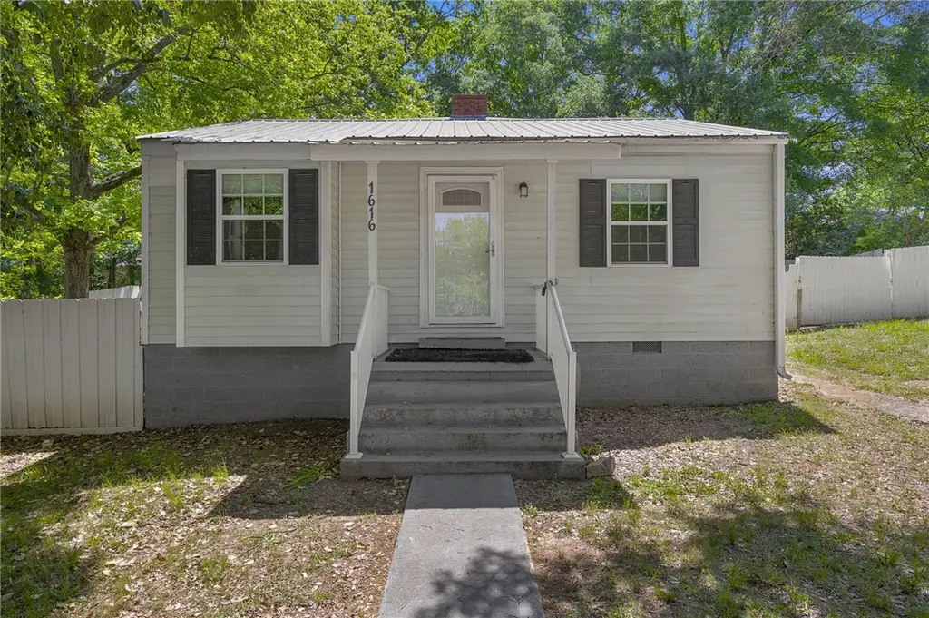 1616 Meadowbrook Cir