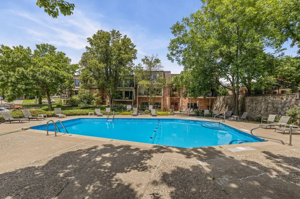 2710 W Rollins Rd Unit AA-1