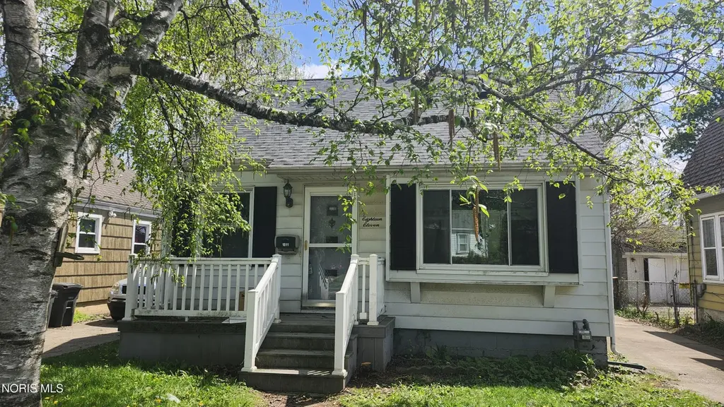 1811 Giant St