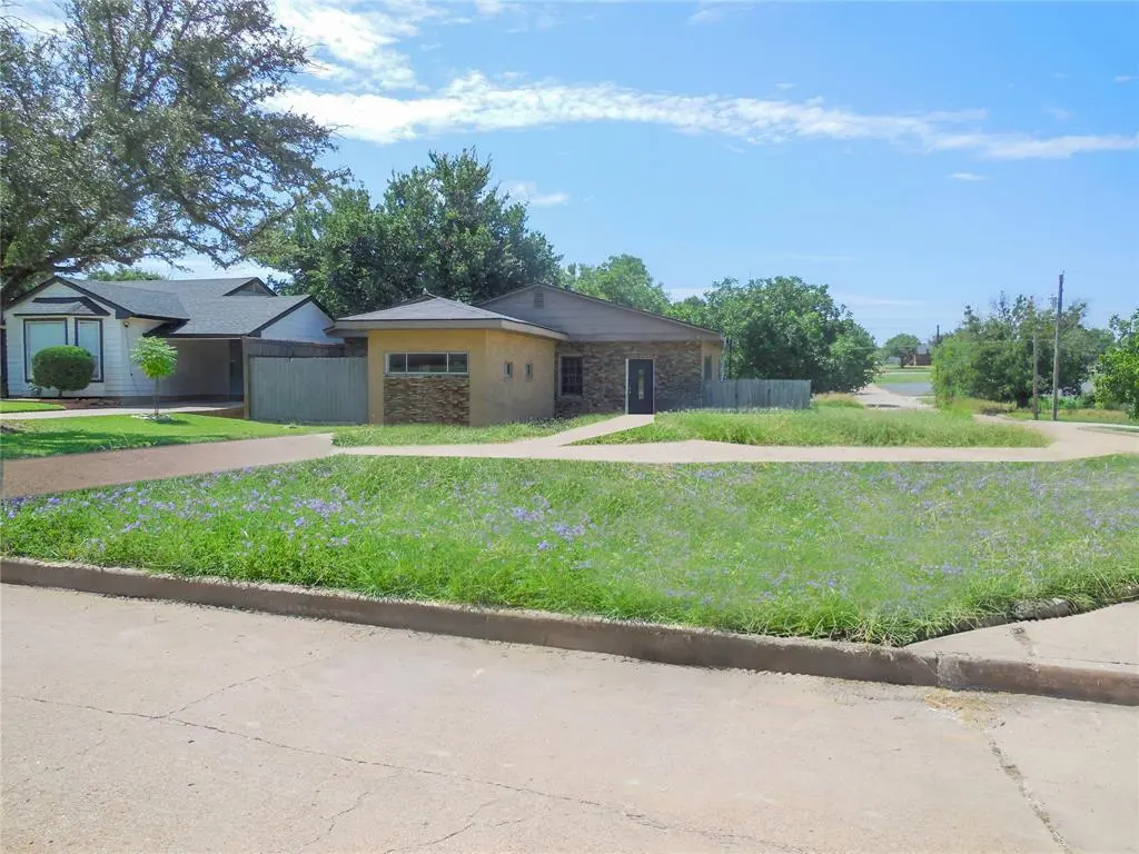 1001 E Lindsey St