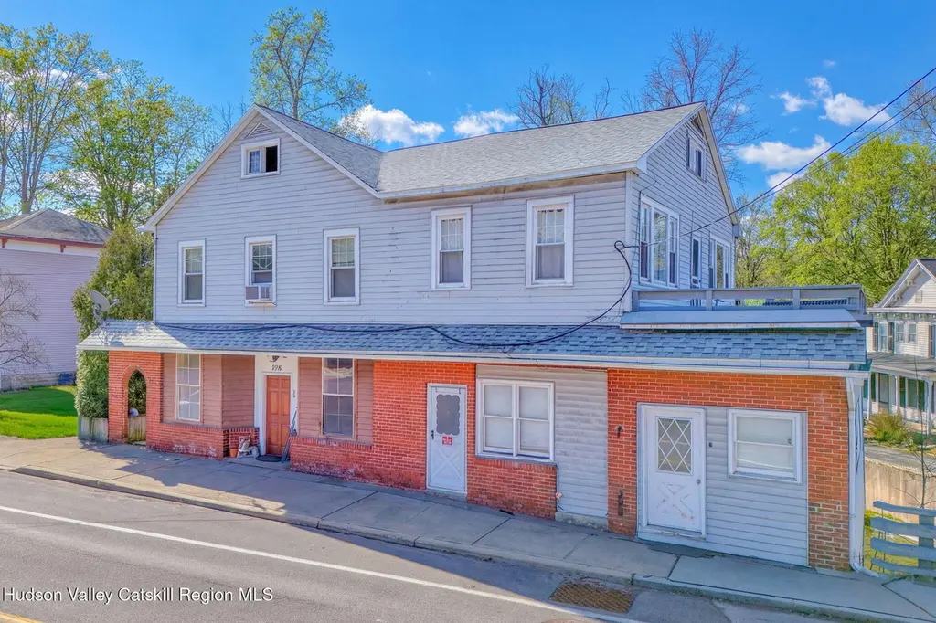 579 Main St