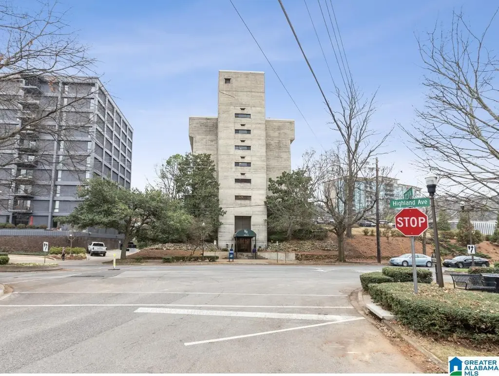 2625 Highland Ave #402
