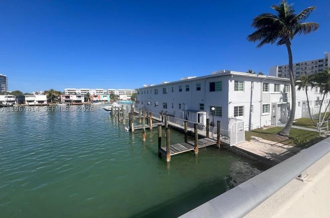 7207 Bay Dr #25