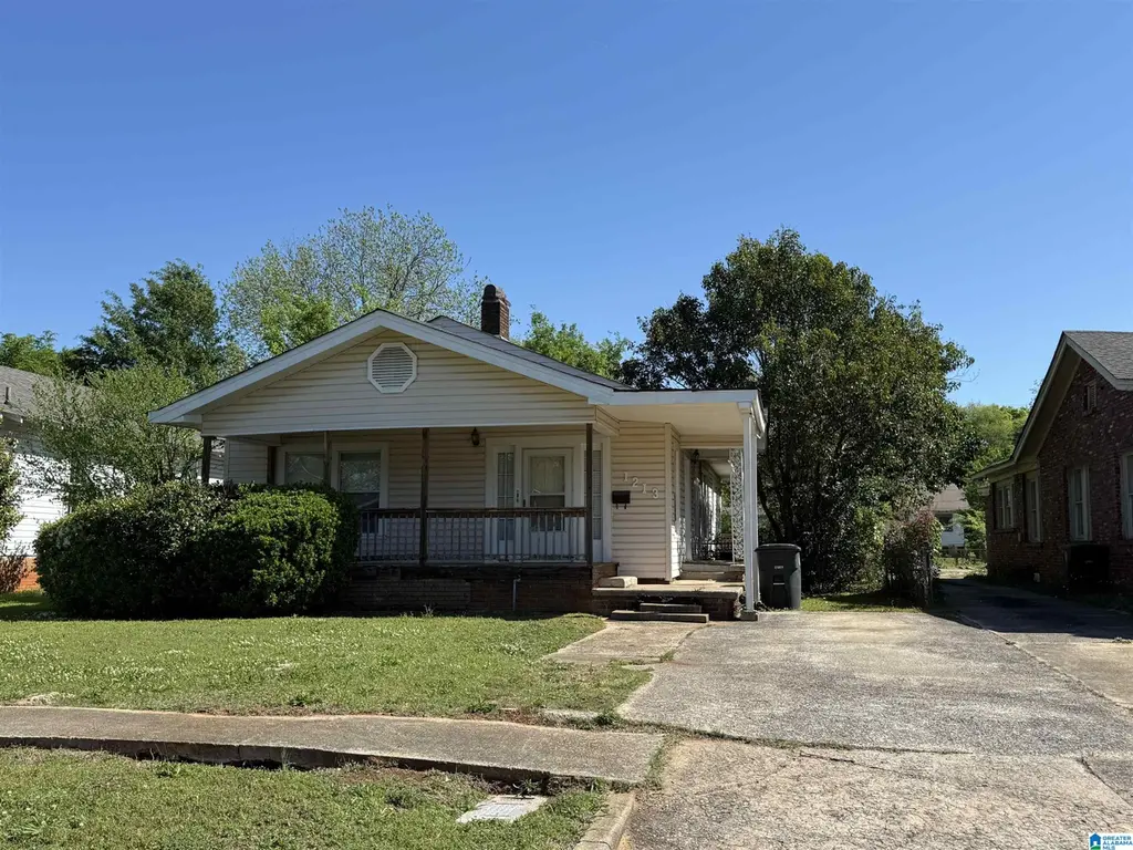 1213 16th Pl SW