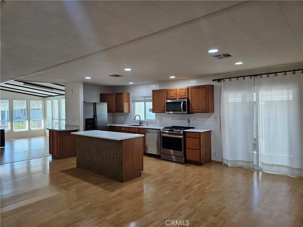 14055 Lake View Dr