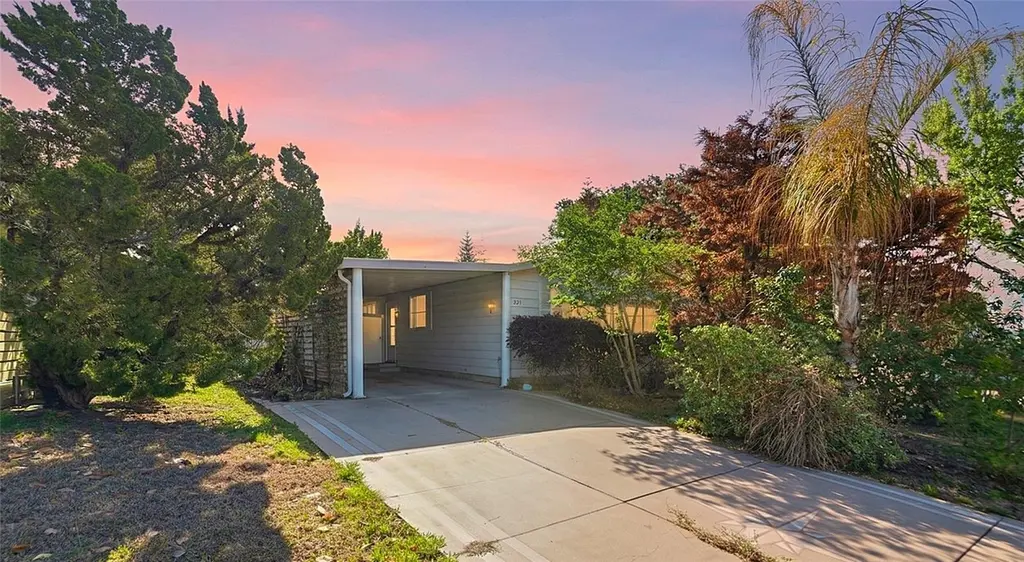 1537 Doral Cir