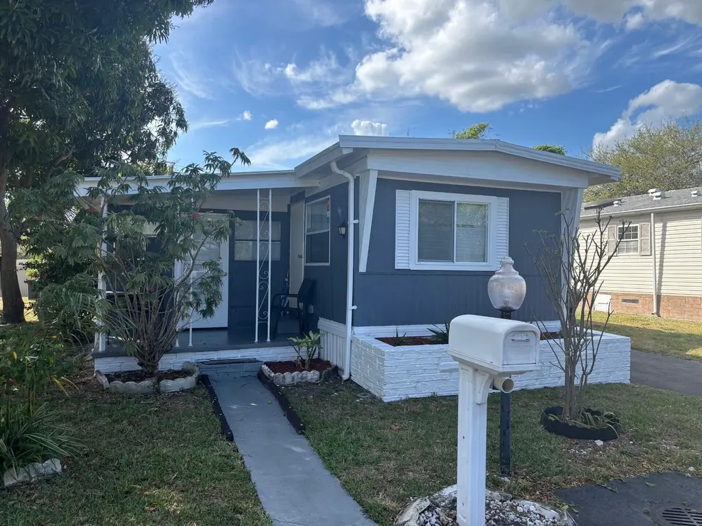 6931 NW 45th Ter
