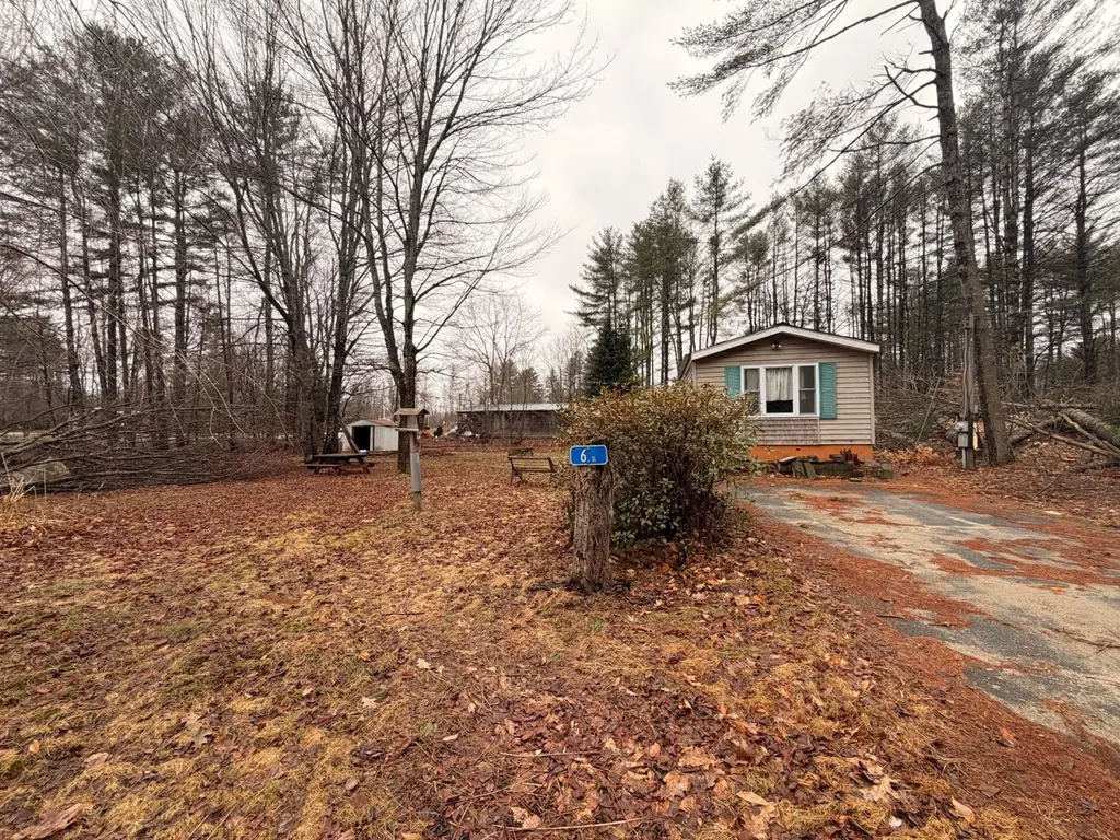 6 Sandy Ln