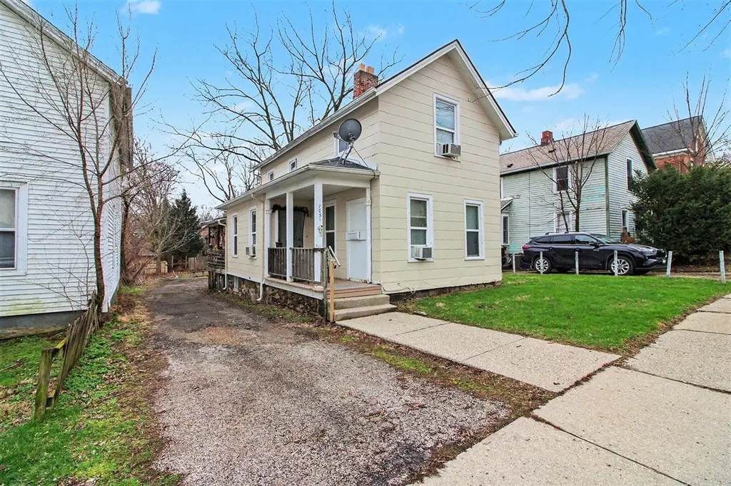 705 Pearl St