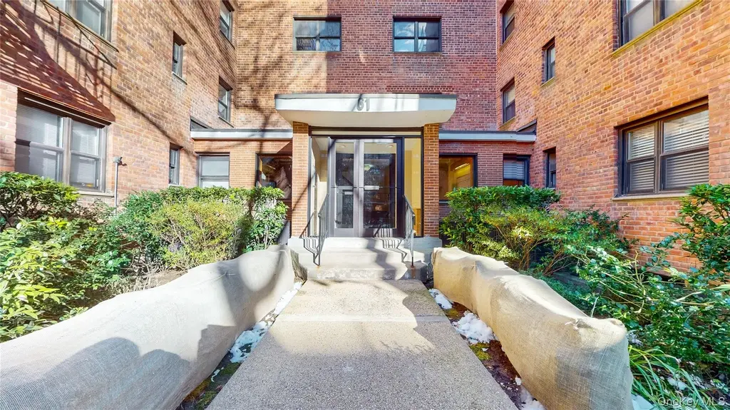 61 White Oak St Unit 2G