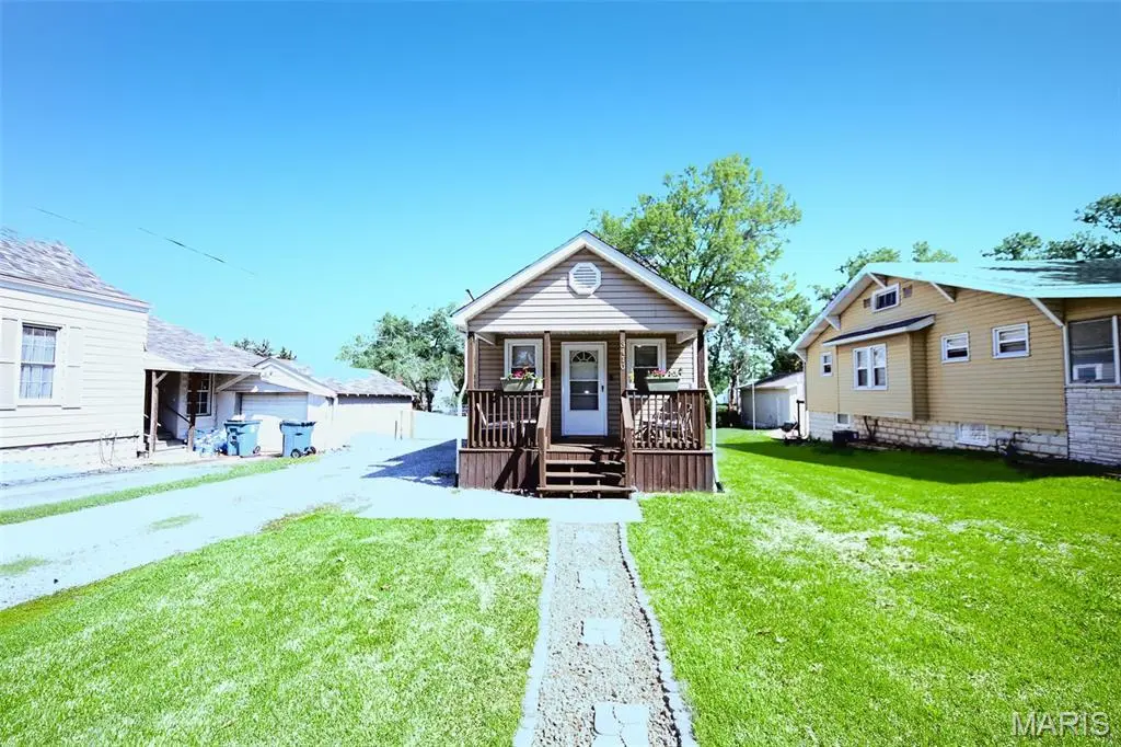 3410 Fullerton Ave