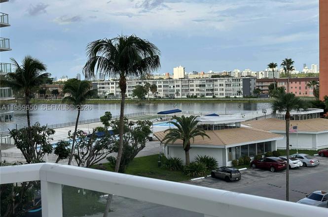 1301 NE Miami Gardens Dr Unit 425W