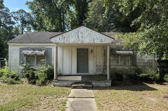 1408 Woodrow Ave