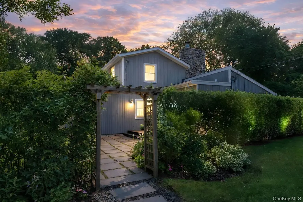 64 Fairview Ave