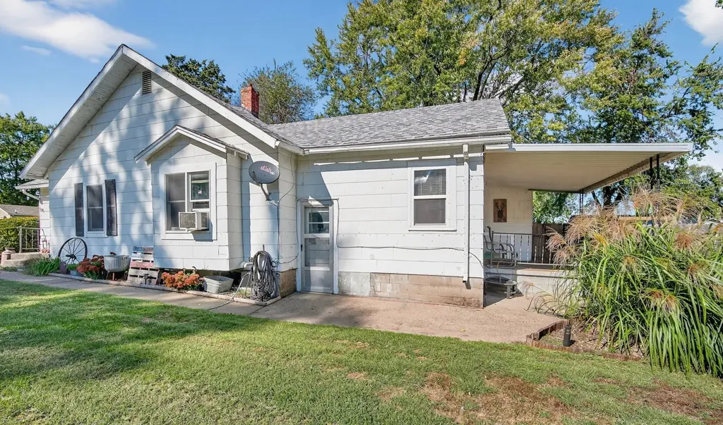 306 NW 2nd St