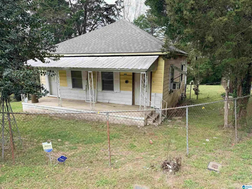 1590 Camille St