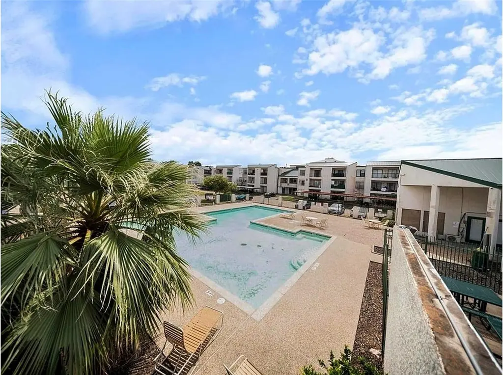 2822 S Bartell Dr #3