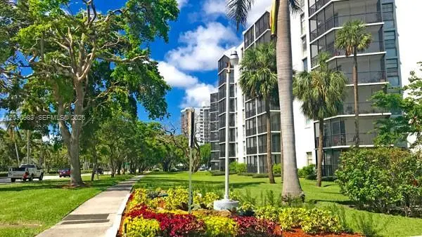 3475 N Country Club Dr #608