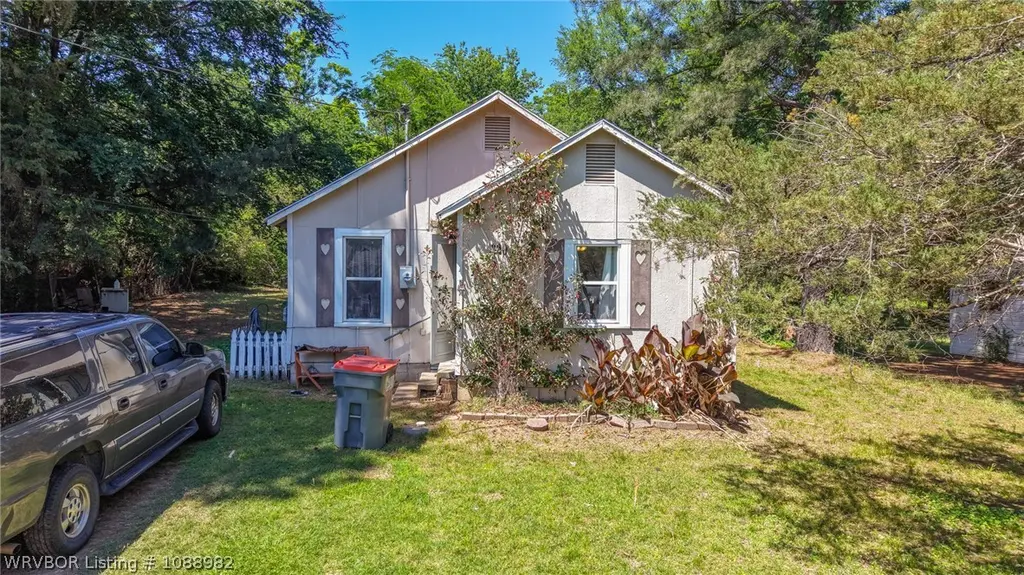 320 W Gary St