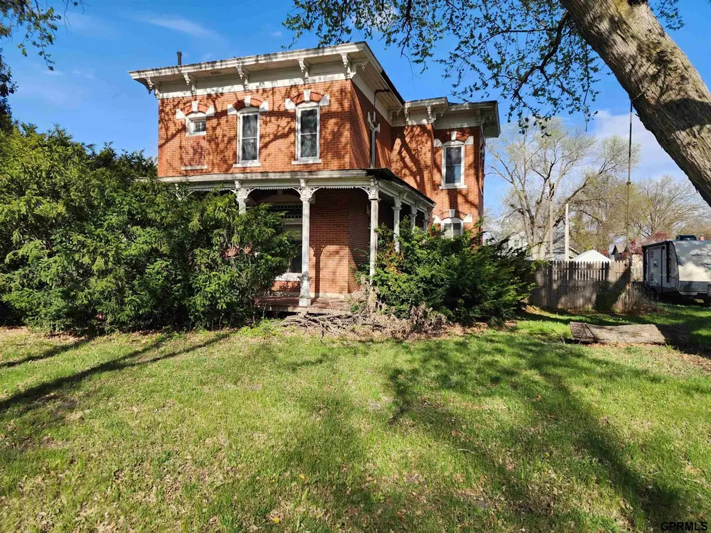 416 8 St