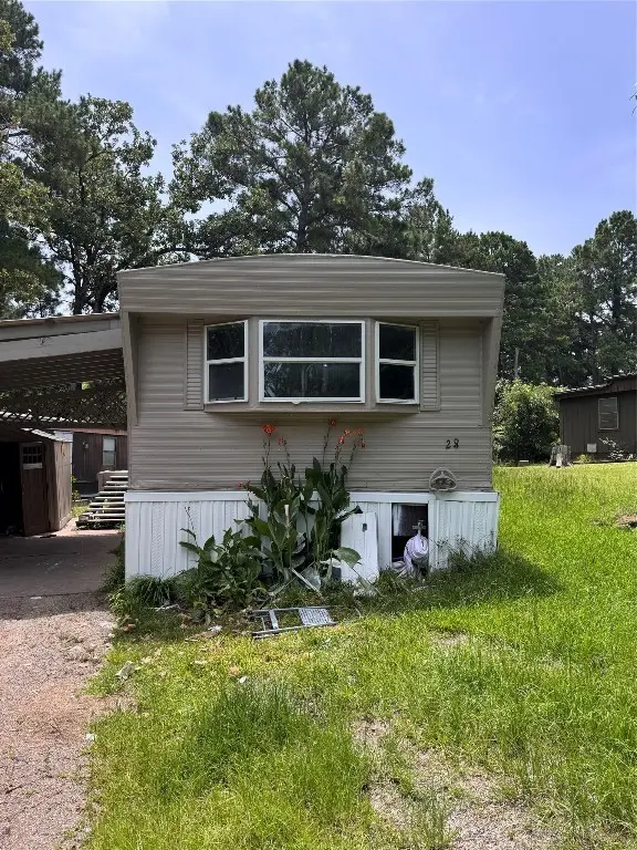 28 E Whippoorwill Ln