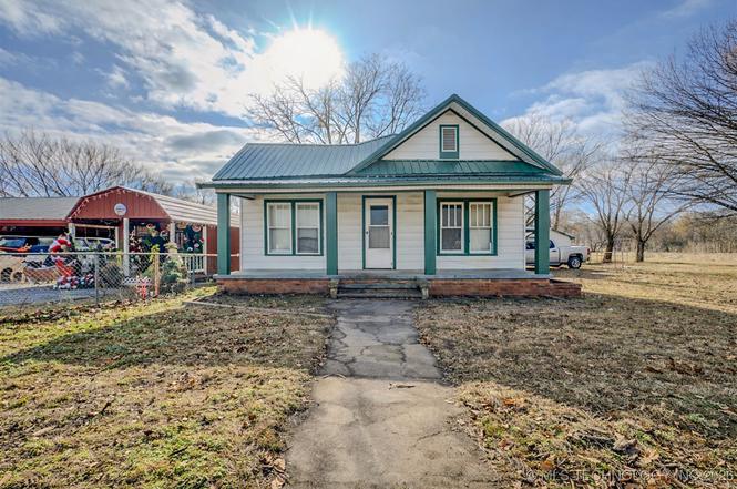 402 E Main St