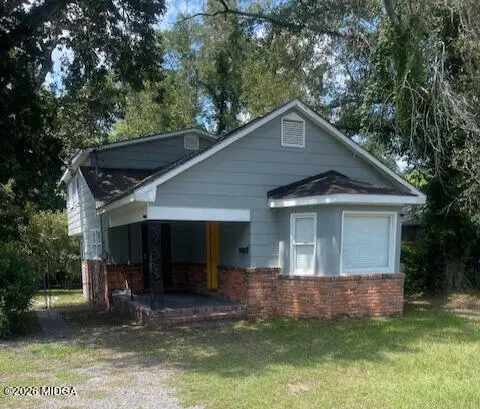 856 Center St